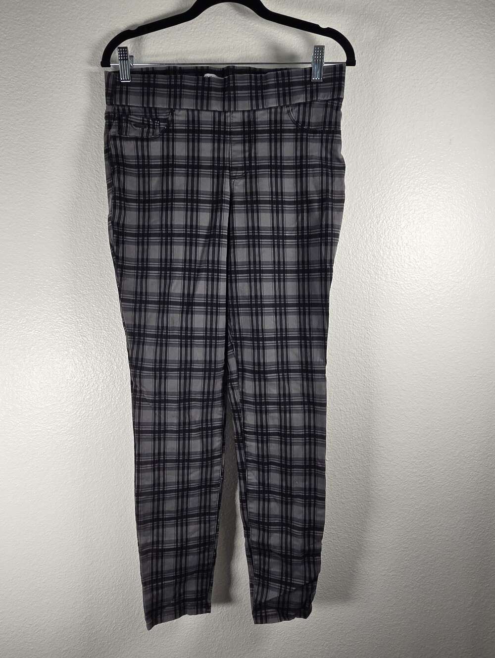 Nine West Women's Size 8 Gray and Black Plaid Skinny Pants